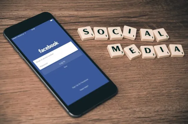 Jak usunąć relacje z Facebooka?