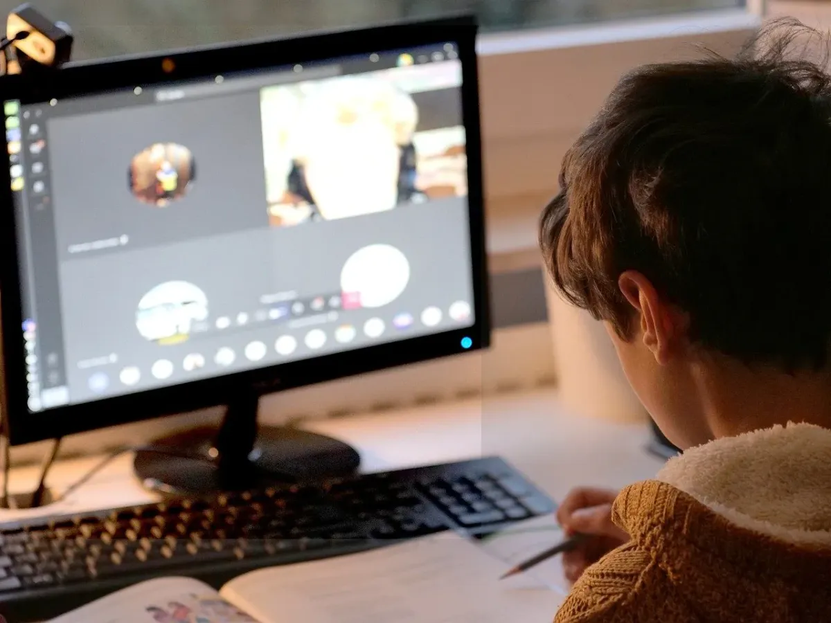 Monitor do laptopa – jaki wybrać? jak podłączyć?